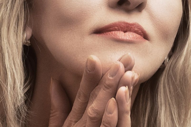 Эффективные бьюти-процедуры для кожи 50+: без операций и наркоза