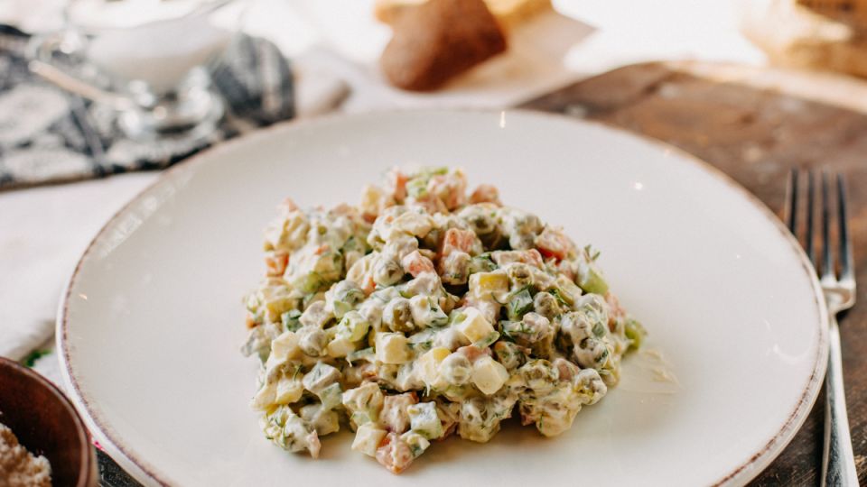 Настоящий советский Оливье — просто и вкусно