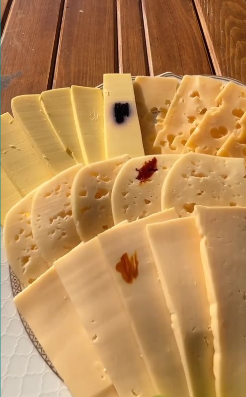 Как проверить качество сыра: лайфхаки на что стоит обратить внимание