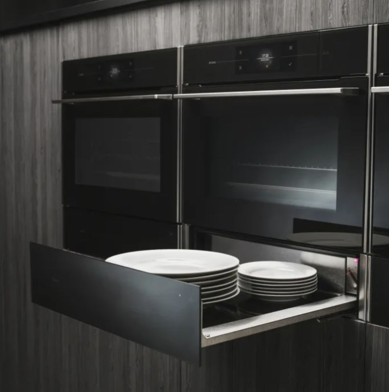 Почему встраиваемый подогреватель посуды стал must-have на современных кухнях?