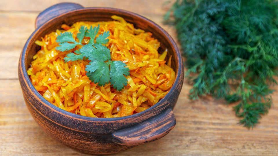 Надоела тушеная капуста? Добавьте всего одну специю и удивитесь, как изменится вкус