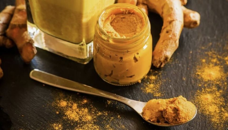 Золотистый маринованный имбирь с куркумой: яркая добавка к вашим блюдам