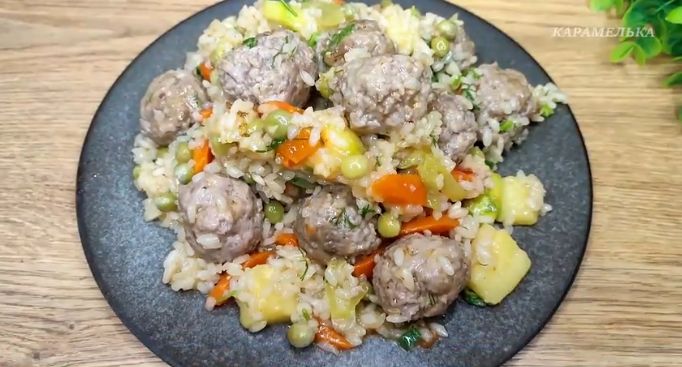 Овощной плов с фрикадельками: уютный рецепт для осеннего обеда