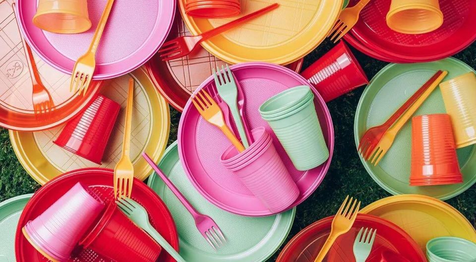 Миф о вреде одноразовой посуды развенчан глазами науки