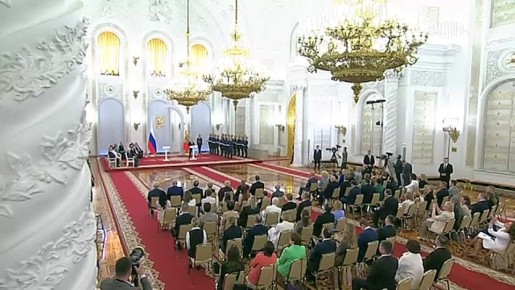 Владимир Путин поздравил россиян с Днём России