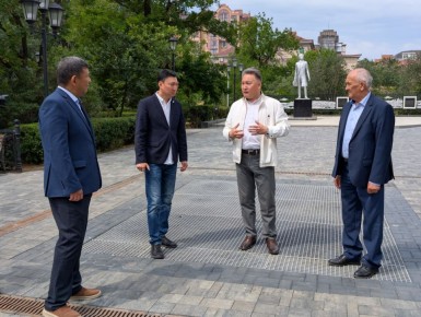 #ЭлистаПреображается – сегодня депутаты #ЭГС провели #ДепутатскийКонтроль работы на Аллее поэтов