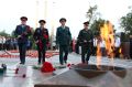 Память, зажжённая свечами: Министр внутренних дел по Республике Калмыкия генерал-майор полиции Дмитрий Григорьев и сотрудники ведомства почтили память погибших в Великой Отечественной войне