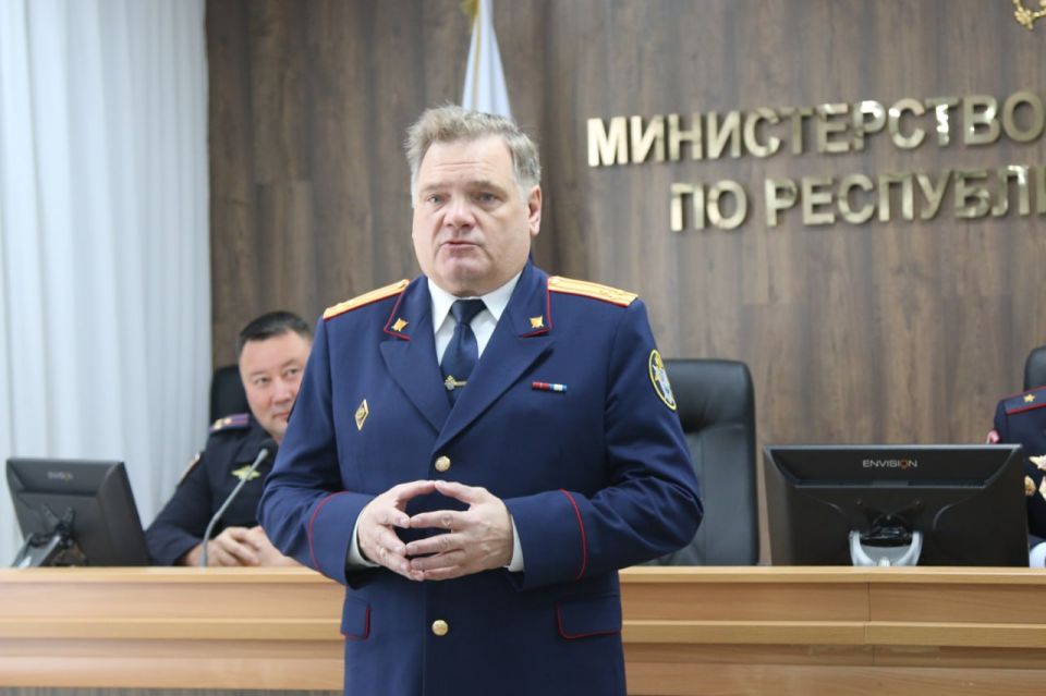 В своем обращении к сотрудникам уголовного розыска руководитель регионального СУ СК России полковник юстиции Антохов Константин Леонидович отметил, что между следственным комитетом и подразделениями уголовного розыска...