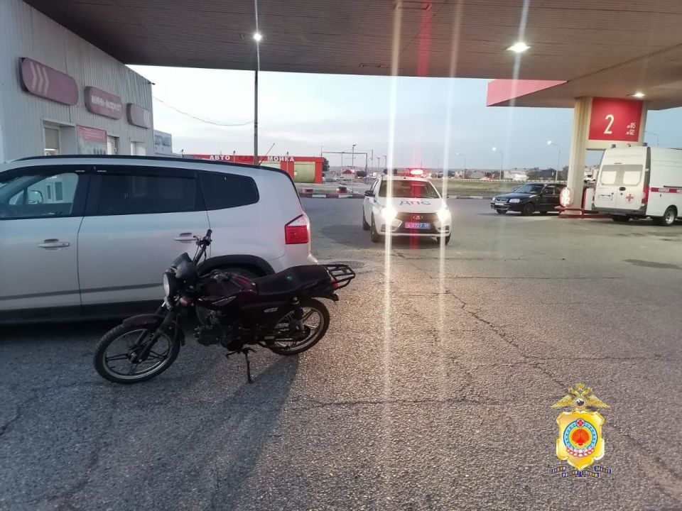 Участковым уполномоченным полиции Отдела МВД России по Целинному району в вечернее время в ходе профилактических мероприятий на территории АЗС был остановлен мотоцикл под управлением 12-летнего местного жителя