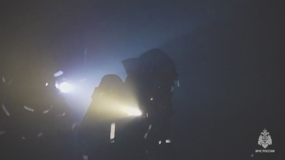 Искусство побеждать огонь: пожарные Элисты провели пожарно-тактические учения