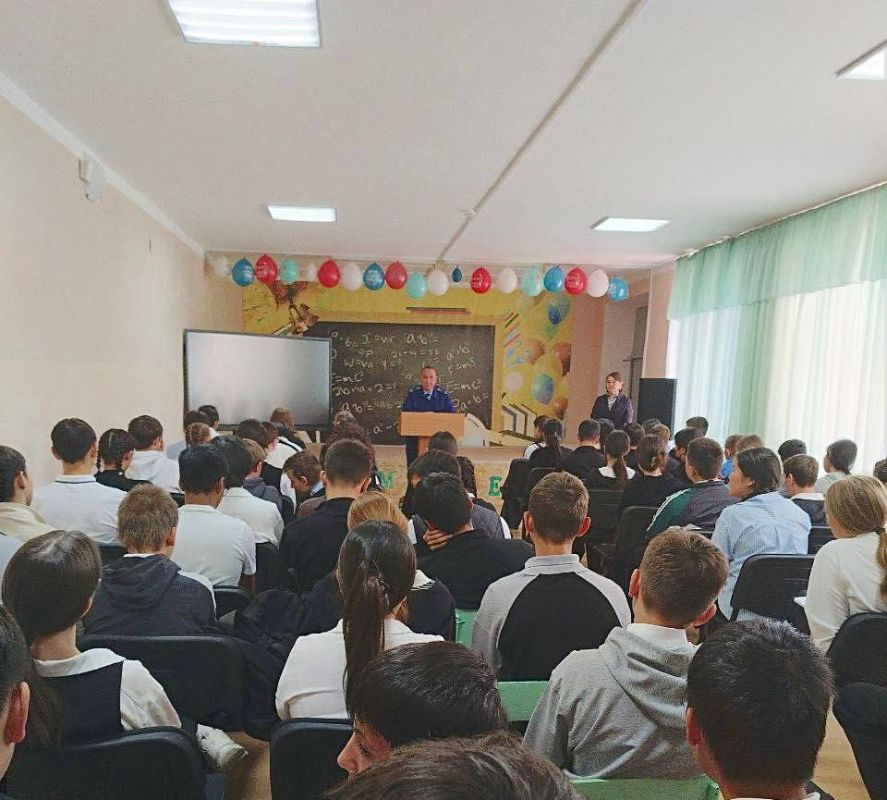Прокурор Сарпинского района провел лекцию среди школьников с целью профилактики правонарушений