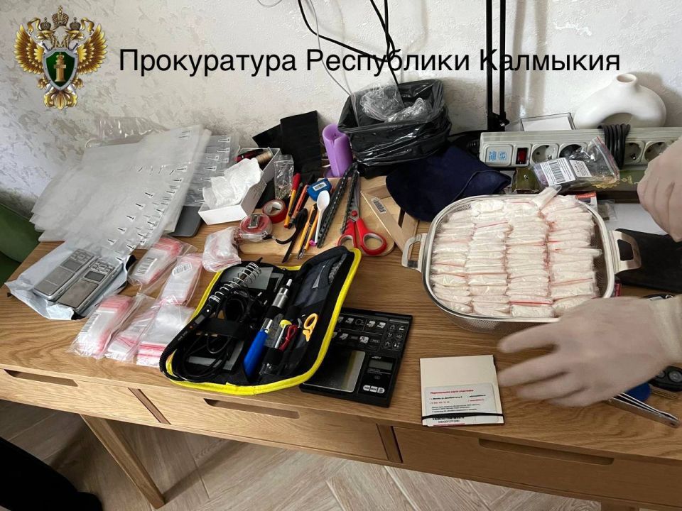 Прокуратура Республики Калмыкия направила в суд уголовное дело в отношении 42 - летнего жителя г. Ставрополь, обвиняемого в совершении особо тяжкого преступления в сфере незаконного оборота наркотических средств