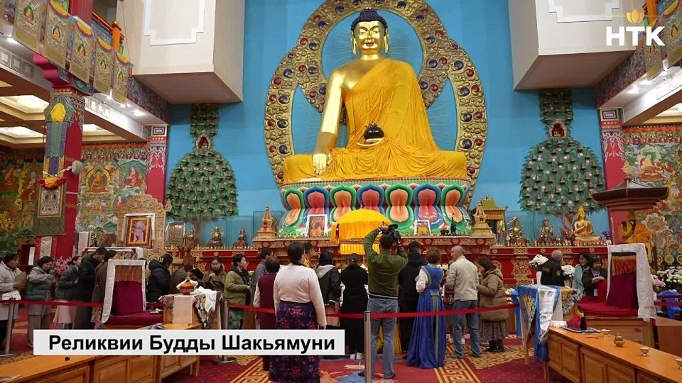 Буддисты со всей Калмыкии стекаются к Центральному хурулу «Золотая обитель Будды Шакьямуни», чтобы прикоснуться к одной из главных буддийских святынь
