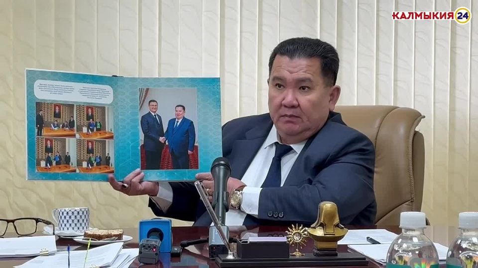 Ректор Калмыцкого государственного университета Бадма Салаев на брифинге с калмыцкими СМИ рассказал об успешных итогах участия вуза в масштабной международной выставке и научной конференции в Туркменистане -...