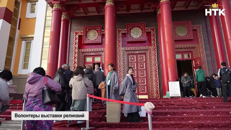 Седьмой день священные буддийские реликвии из Индии находятся в Центральном хуруле республики
