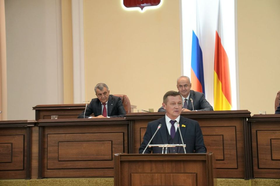 Артем Михайлов поздравил коллег из Парламента Северной Осетии-Алании