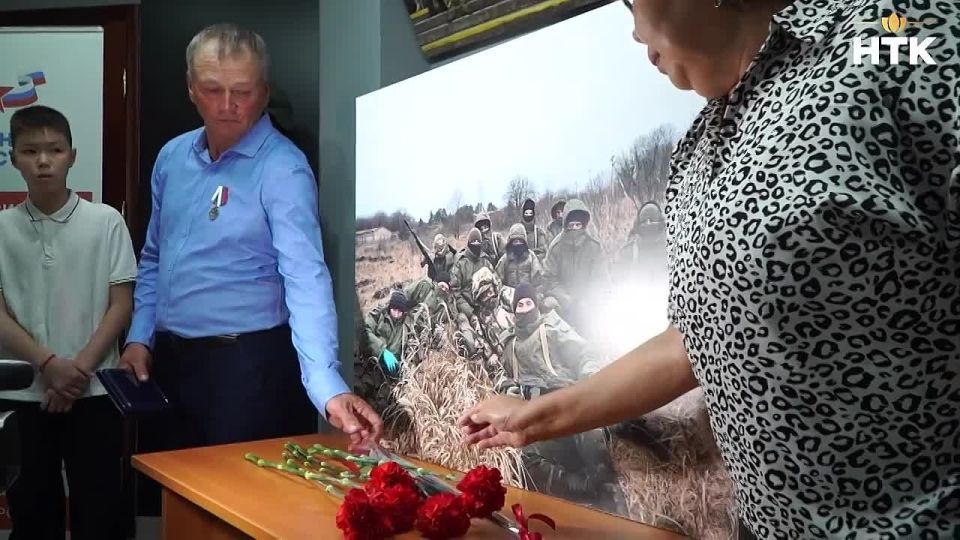 В Элисте состоялась торжественная церемония награждения медалью общественного признания «Отец Солдата»