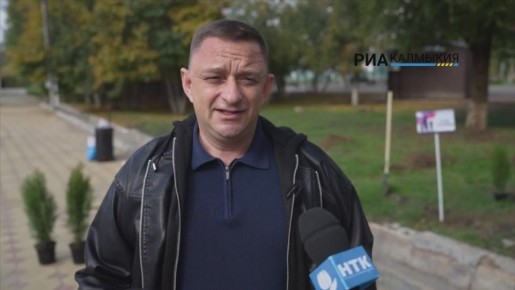 Среди участников сегодняшней акции Глава города Элиста - Председатель ЭГС Максим Сорокин