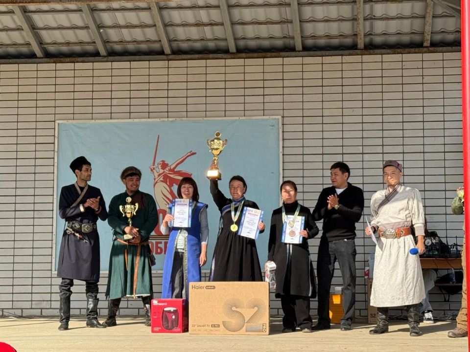В поселке Хар-Булук Целинного района прошел турнир по стрельбе из калмыцкого лука – «Кубок Ойрата»! Это событие было посвящено двум важным событиям: 585-летию великого эпоса «Джангар» и акции «Семейный сад» по высадке...