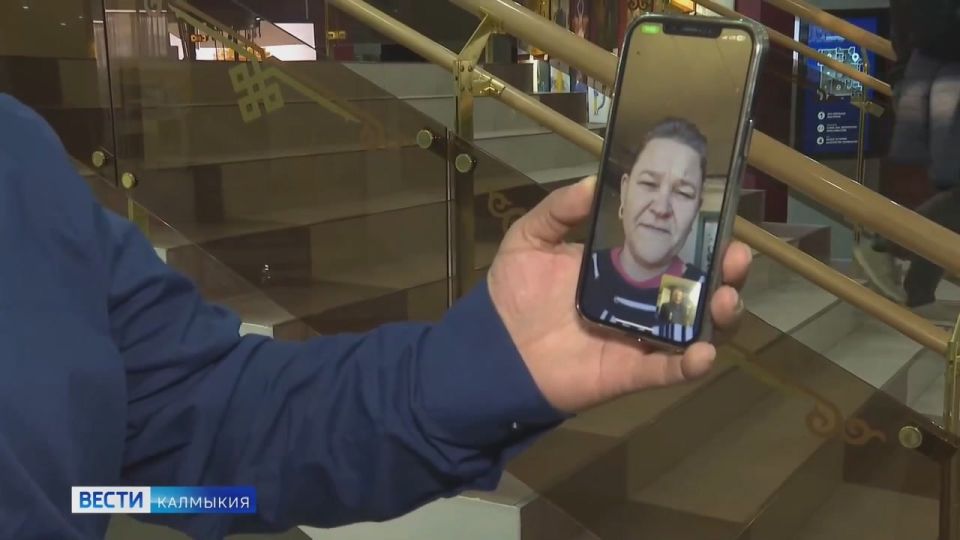 В Элисте состоялась церемония вручения медали «Отец солдата»