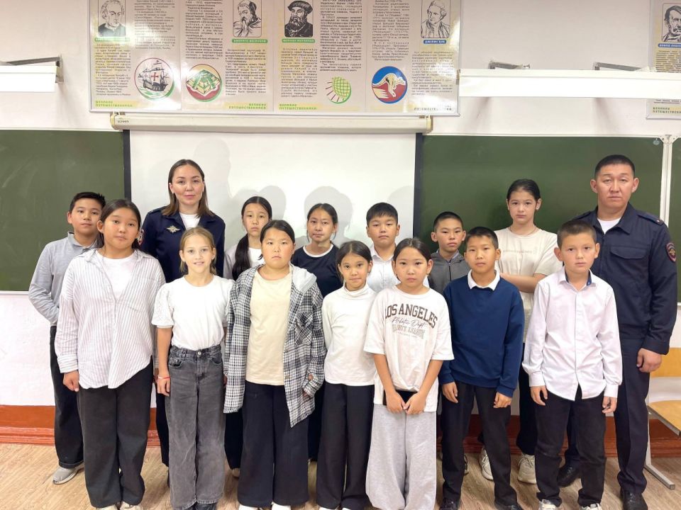 В рамках общероссийской акции «Сообщи, где торгуют смертью!» сотрудники МО МВД России «Малодербетовский» проводят с учащимися общеобразовательных школ профилактические беседы