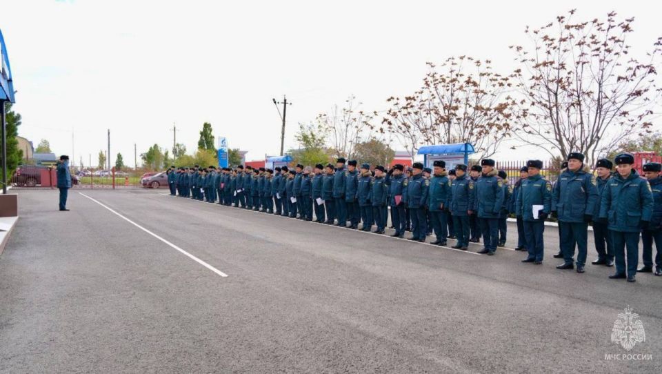 В преддверии зимнего сезона в Главном управлении регионального МЧС состоялся строевой смотр по проверке готовности к переходу на зимнюю форму одежды