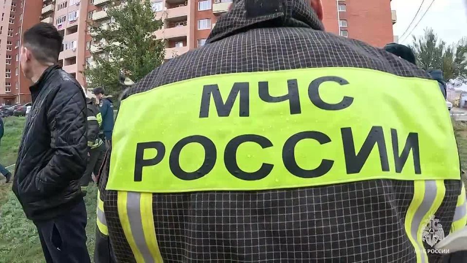 Вертикальный вызов. Пожарные Калмыкии на скорость «штурмовали» многоэтажку