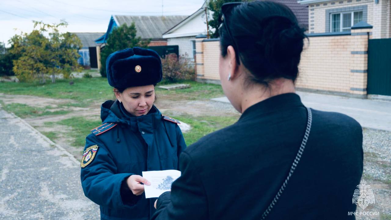 Инспекторы Госпожнадзора провели профилактический рейд в частном жилом секторе Элисты Инспекторы Госпожнадзора провели профилактический рейд в частном жилом секторе Элисты