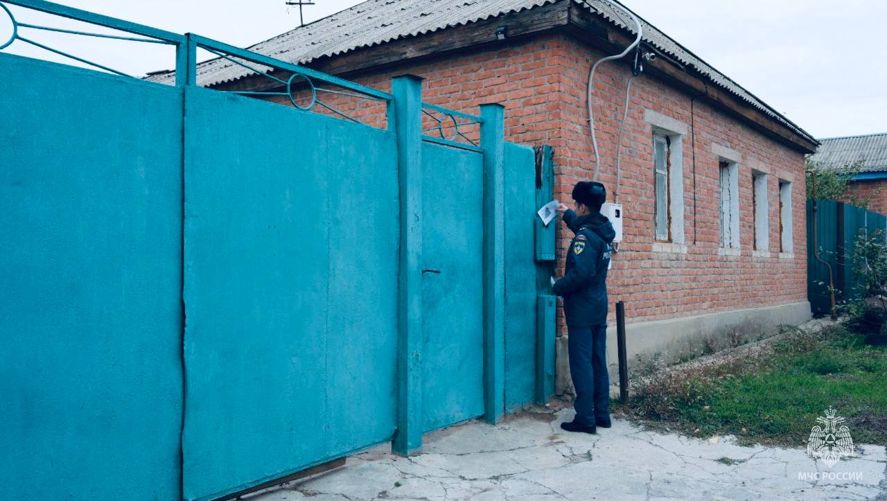 Инспекторы Госпожнадзора провели профилактический рейд в частном жилом секторе Элисты Инспекторы Госпожнадзора провели профилактический рейд в частном жилом секторе Элисты