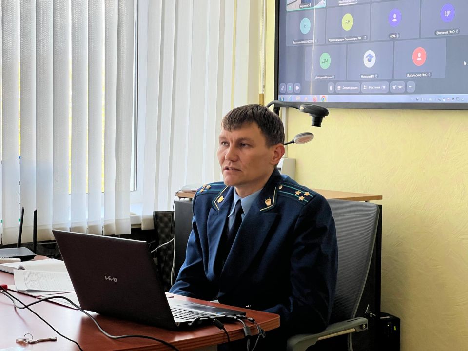 Работники прокуратуры республики приняли участие в мероприятии, посвященном профилактике коррупционных правонарушений, проведенном в Калмыцком государственном университете им. Б.Б. Городовикова