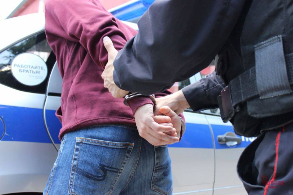 Сотрудниками уголовного розыска Элисты задержан мужчина, ударивший знакомого ножом во время ссоры