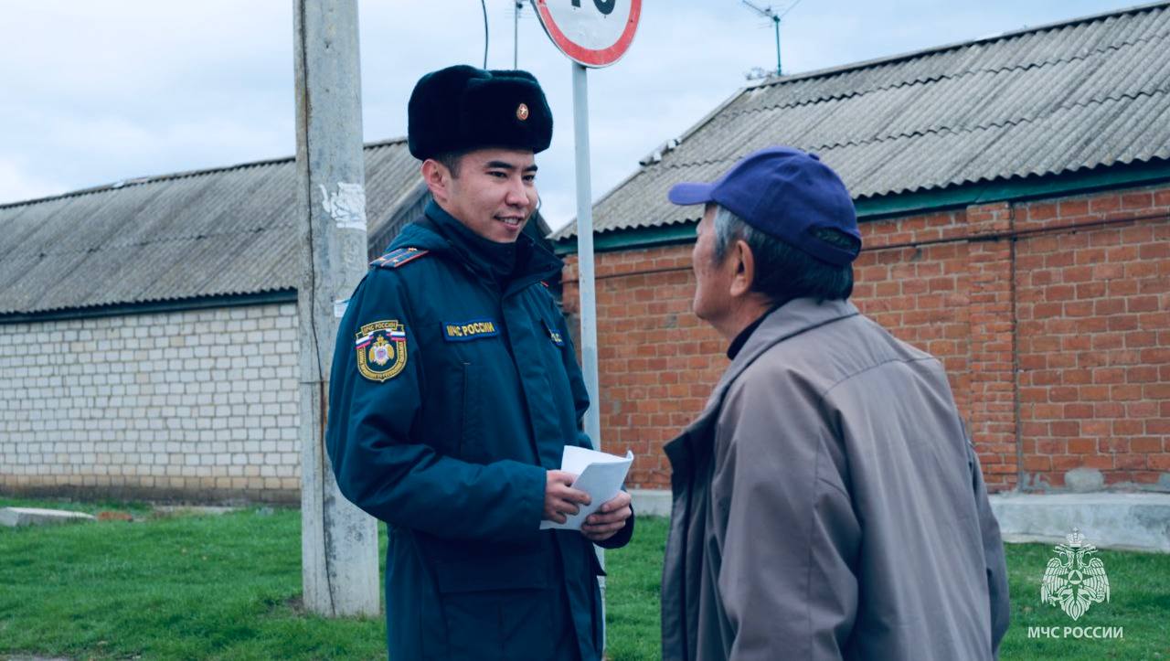 Инспекторы Госпожнадзора провели профилактический рейд в частном жилом секторе Элисты Инспекторы Госпожнадзора провели профилактический рейд в частном жилом секторе Элисты