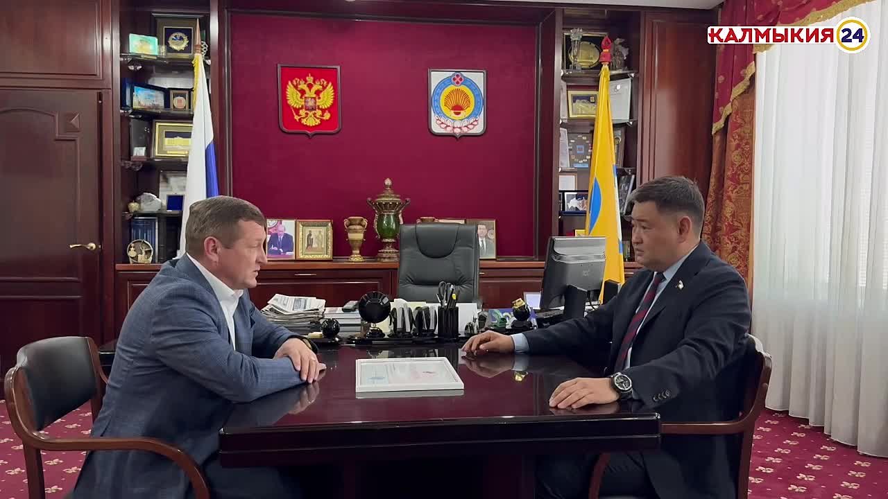 Председатель Народного Хурала Калмыкии Артём Михайлов награжден Благодарностью Совета Федерации