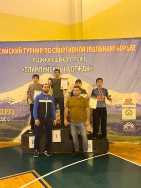 24-26 октября 2025 года в городе Карачаевске прошел Всероссийский турнир по спортивной борьбе (вольная борьба) среди юношей до 18 лет "Олимпийские надежды"