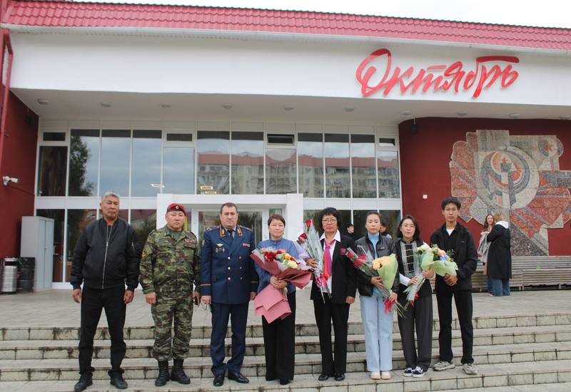 В Элисте почтили память героя: премьера фильма об Александре Очирове