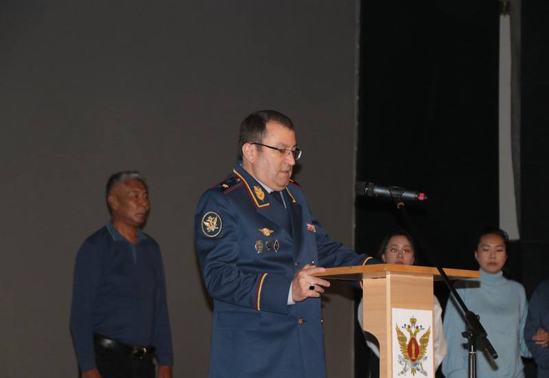 В Элисте почтили память героя: премьера фильма об Александре Очирове В Элисте почтили память героя: премьера фильма об Александре Очирове