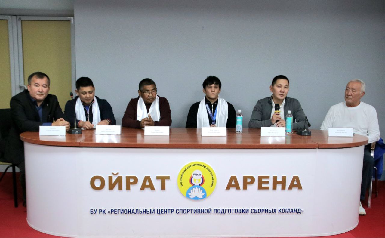 Сегодня в «Ойрат-Арене» прошло чествование Дорджи Шунгурцикова Сегодня в «Ойрат-Арене» прошло чествование Дорджи Шунгурцикова