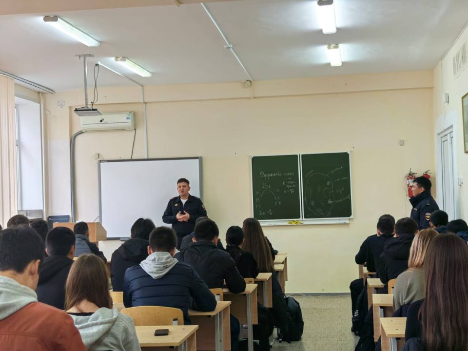 В Калмыкии Госавтоинспекция провела встречу со студентами, сделав акцент на молодых водителях