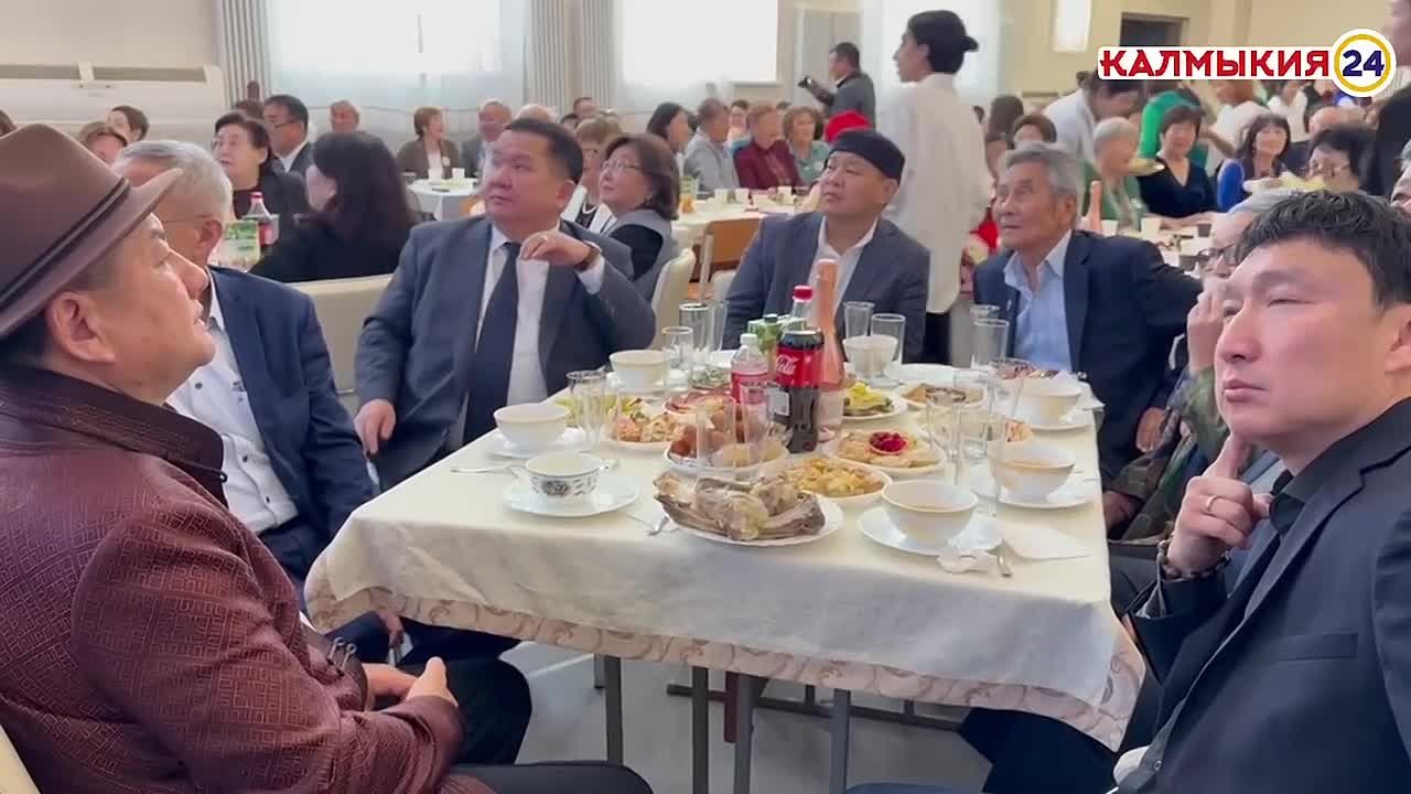 Сегодня в КалмГУ им. Б.Б. Городовикова – настоящий праздник! В честь 55-летия университета в Институте калмыцкой филологии и востоковедения собрались выпускники разных лет