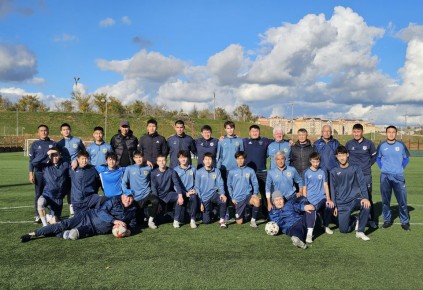 Сегодня, в честь Дня тренера, на стадионе «Юность» состоялся товарищеский футбольный матч