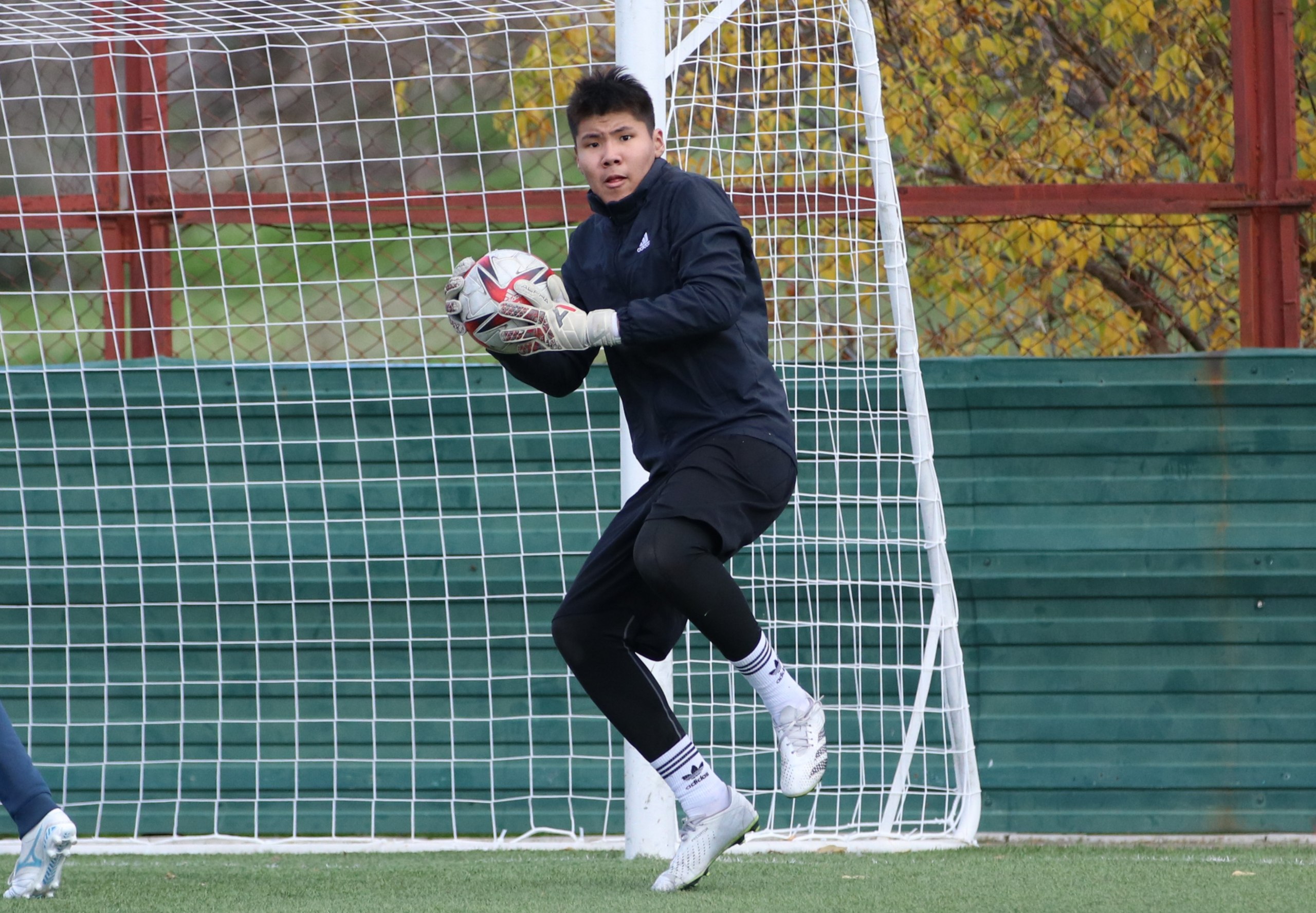 Сегодня, в честь Дня тренера, на стадионе «Юность» состоялся товарищеский футбольный матч Сегодня, в честь Дня тренера, на стадионе «Юность» состоялся товарищеский футбольный матч
