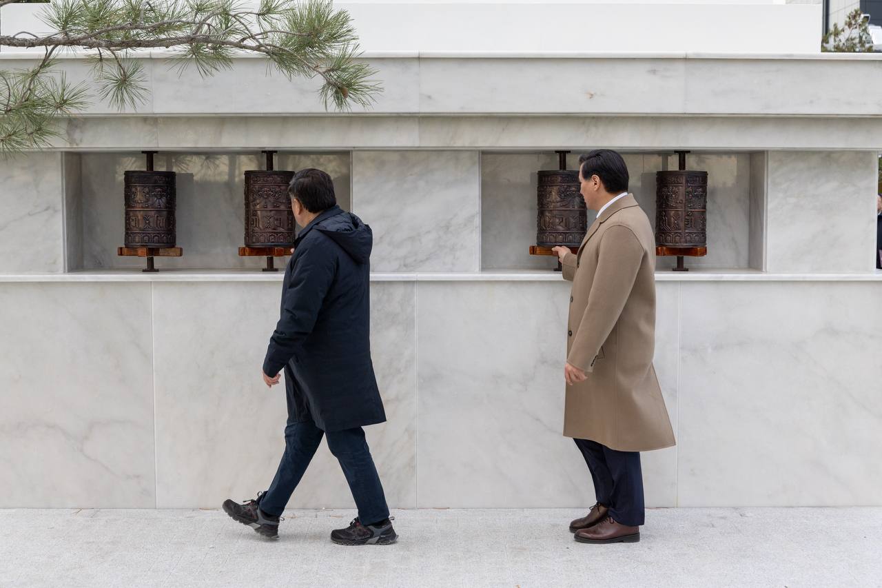 Калмыкия и Тыва укрепляют духовные и культурные связи Калмыкия и Тыва укрепляют духовные и культурные связи