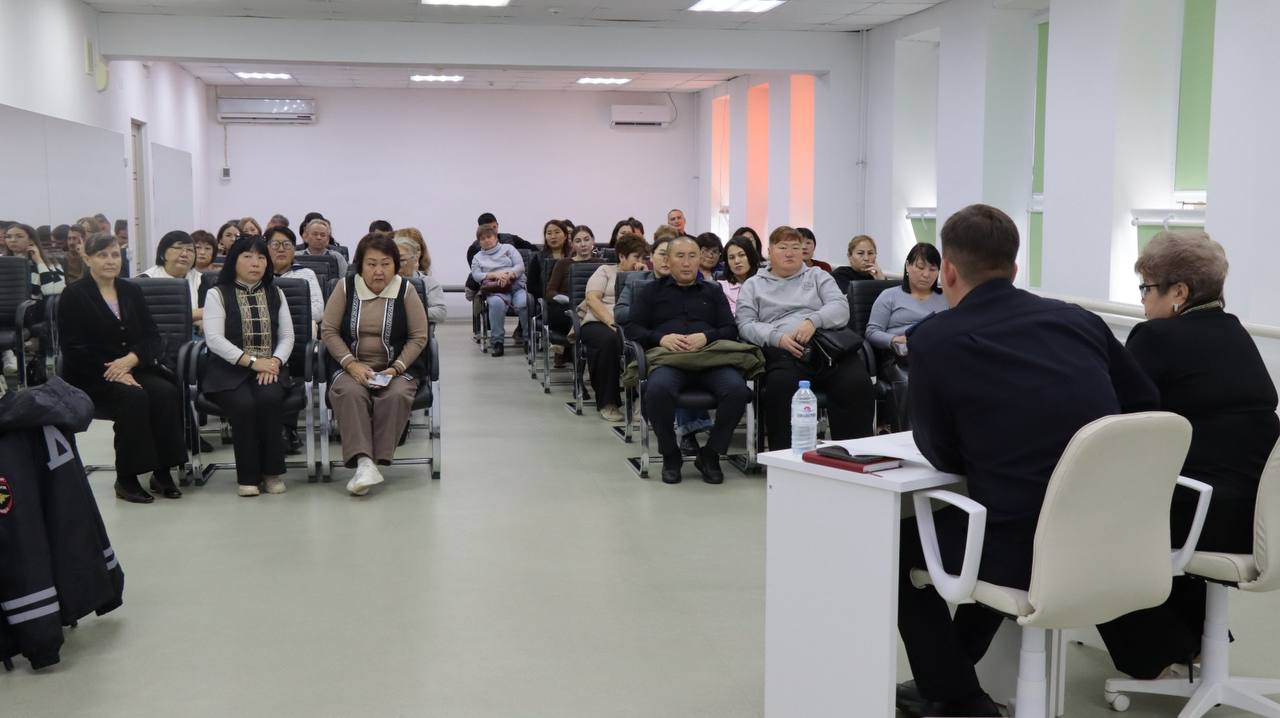 В Калмыкии обсудили усиление сотрудничества между Госавтоинспекцией и Министерством образования в сфере профилактики детского дорожного травматизма В Калмыкии обсудили усиление сотрудничества между Госавтоинспекцией и Министерством образования в сфере профилактики детского дорожного травматизма