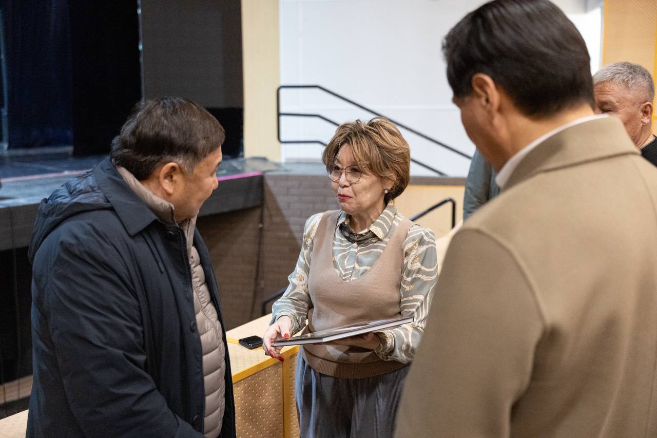 Калмыкия и Тыва укрепляют духовные и культурные связи Калмыкия и Тыва укрепляют духовные и культурные связи