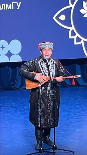 Во Дворце детского творчества проходит концерт, посвященный 55-летию Калмыцкого государственного университета