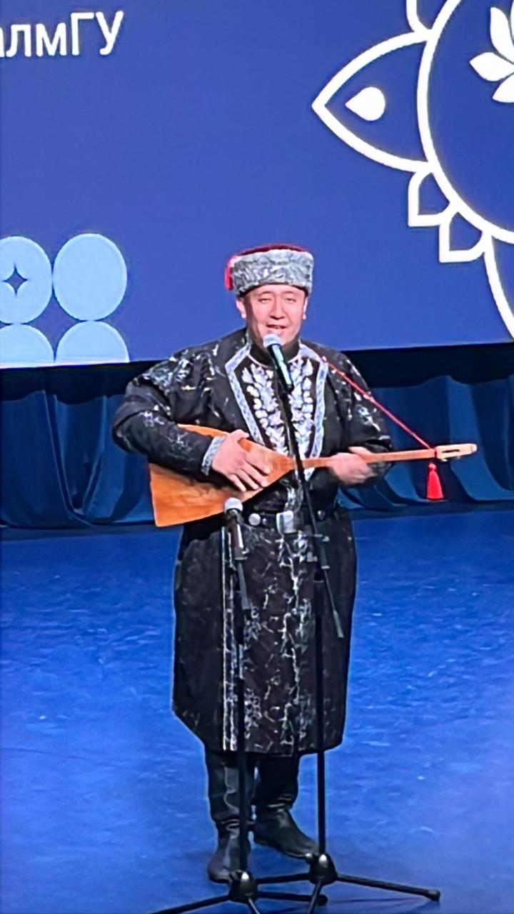 Во Дворце детского творчества проходит концерт, посвященный 55-летию Калмыцкого государственного университета