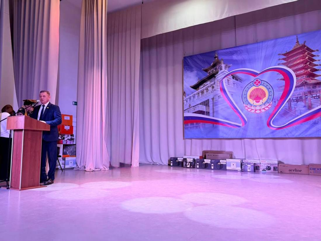 В Черноземельском районе с размахом отметили День работников сельского хозяйства и перерабатывающей промышленности В Черноземельском районе с размахом отметили День работников сельского хозяйства и перерабатывающей промышленности