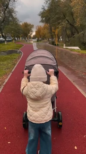 Осенняя сказка в городе. Уютные дорожки так и зовут на семейные прогулки Автор видео: Miss Dreams #Калмыкия24