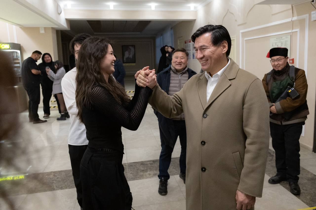 Калмыкия и Тыва укрепляют духовные и культурные связи Калмыкия и Тыва укрепляют духовные и культурные связи