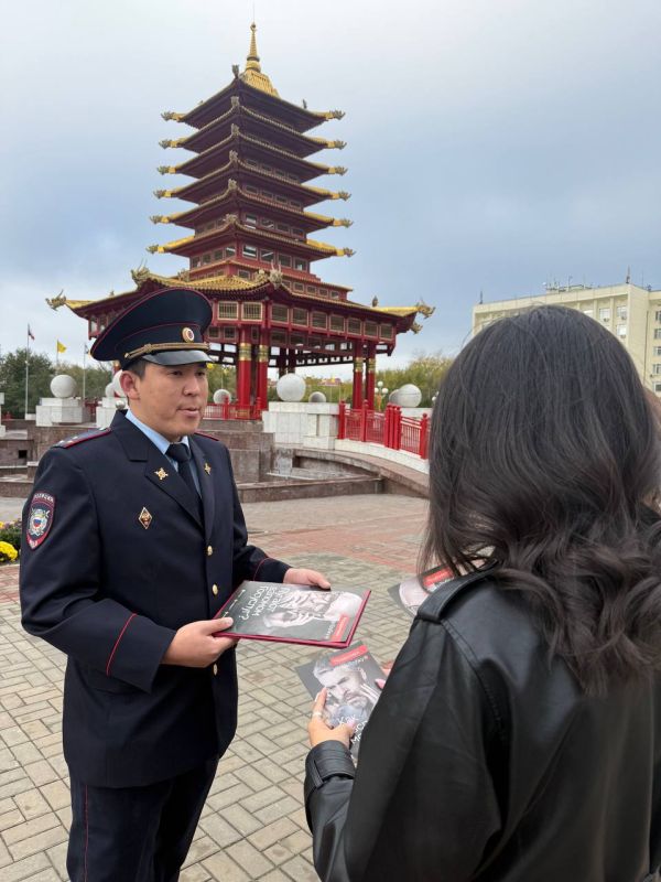 Участковый, воспитанный в семье полицейских, завоевал доверие жителей Элисты